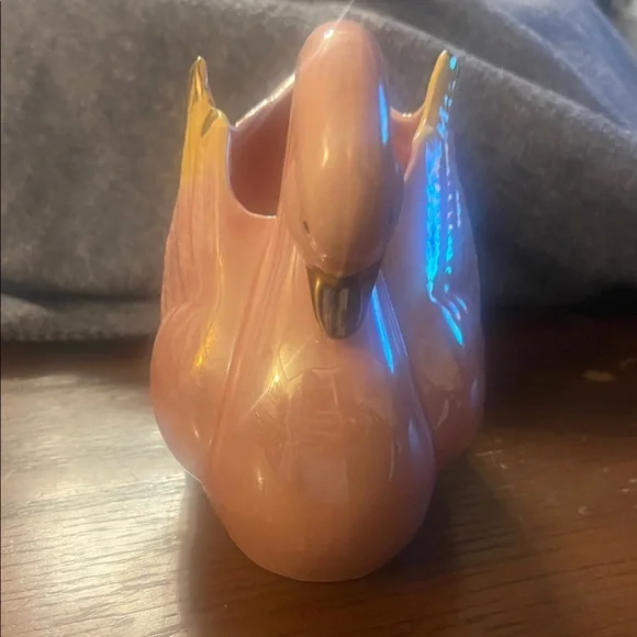 Elegant Pink Swan Ceramic Vase - Picture 2 of 4